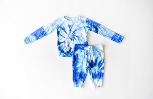 Kids tie dye loungewear set in blues: tie dye raglan and joggers